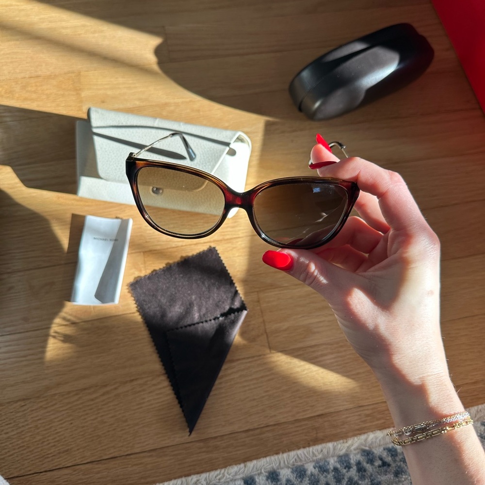 Michael Kors Elegant Brown Sunglasses